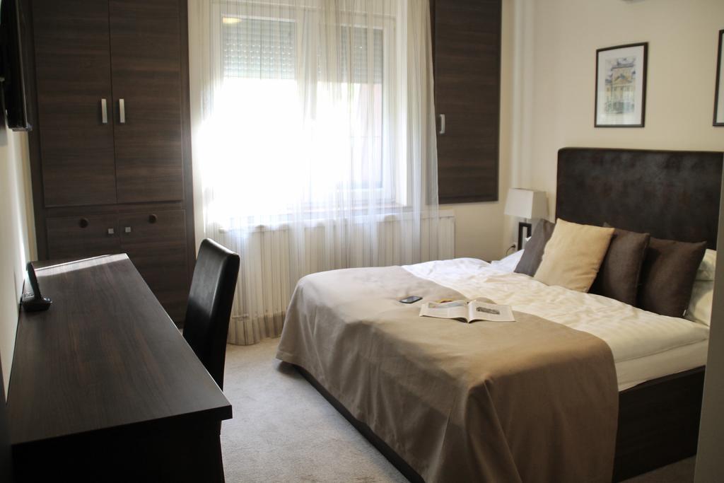 Winkler Haz Hotel วาชาโรชนาเมนี ภายนอก รูปภาพ
